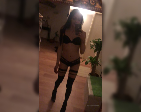 GoddessGaelle aka badgaelle OnlyFans - Je vous interdis de toucher votre petit asticot pendant 24 heures ! Aprs avoir visionner cette