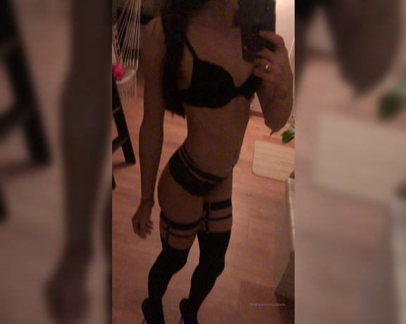 GoddessGaelle aka badgaelle OnlyFans - Je vous interdis de toucher votre petit asticot pendant 24 heures ! Aprs avoir visionner cette