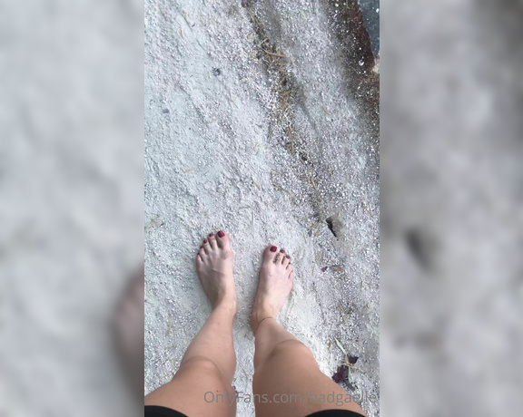 GoddessGaelle aka badgaelle OnlyFans - J’aime trop marcher pieds nus !!!