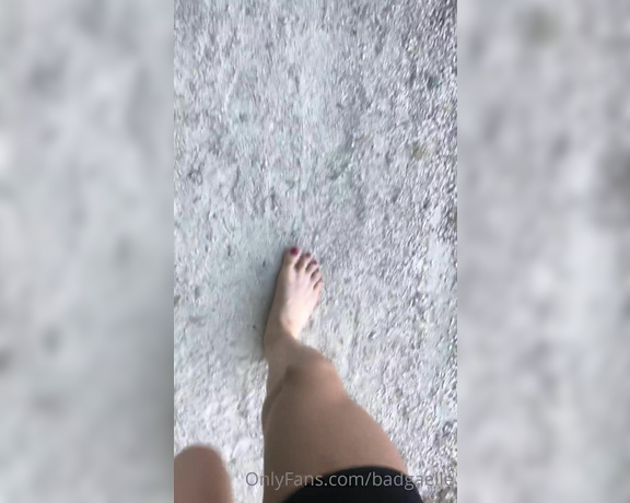 GoddessGaelle aka badgaelle OnlyFans - J’aime trop marcher pieds nus !!!