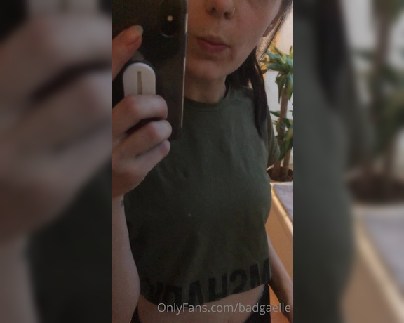 GoddessGaelle aka badgaelle OnlyFans - J’aimerais trop avoir un domestique enferm dans un placard Je le sifflerai uniquement quand j’ai