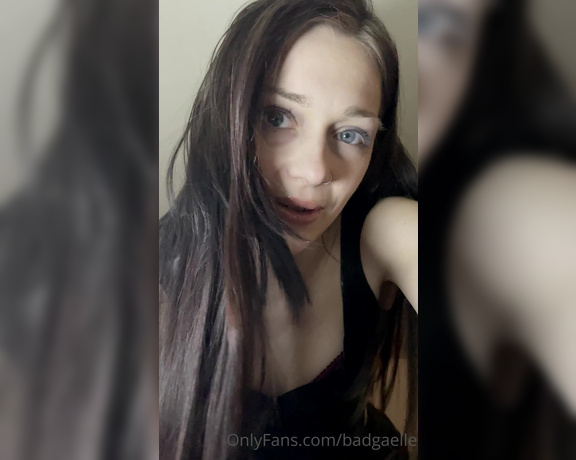 GoddessGaelle aka badgaelle OnlyFans - 10 minutes de dlicieuse salive