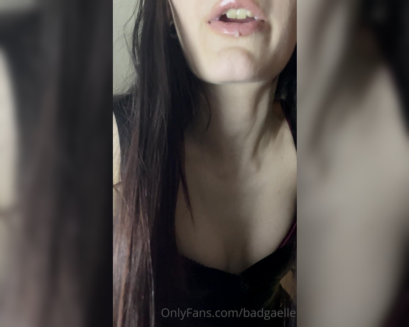 GoddessGaelle aka badgaelle OnlyFans - 10 minutes de dlicieuse salive