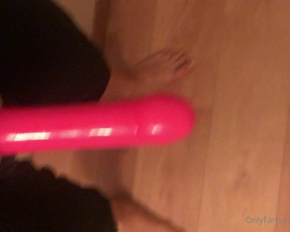 GoddessGaelle aka badgaelle OnlyFans - Suce ma jolie bite rose fluo