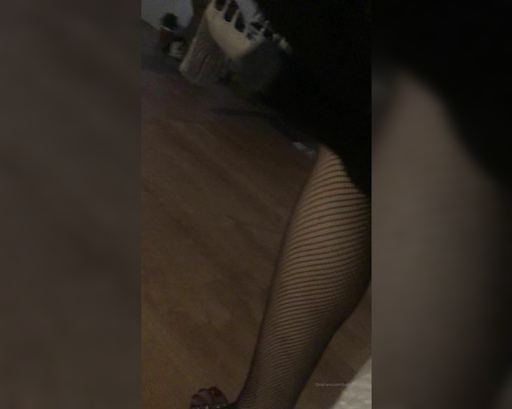 GoddessGaelle aka badgaelle OnlyFans - Quelques secondes de mpris pour les grosses chiennes