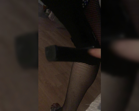 GoddessGaelle aka badgaelle OnlyFans - Quelques secondes de mpris pour les grosses chiennes