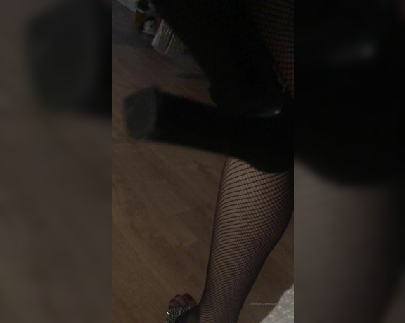 GoddessGaelle aka badgaelle OnlyFans - Quelques secondes de mpris pour les grosses chiennes