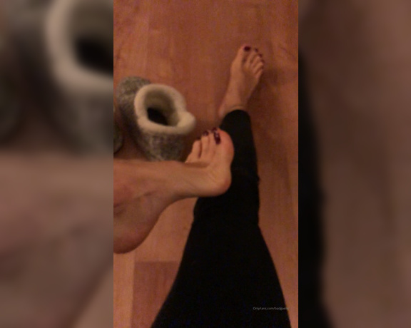 GoddessGaelle aka badgaelle OnlyFans - Mes pieds doivent vous manquer