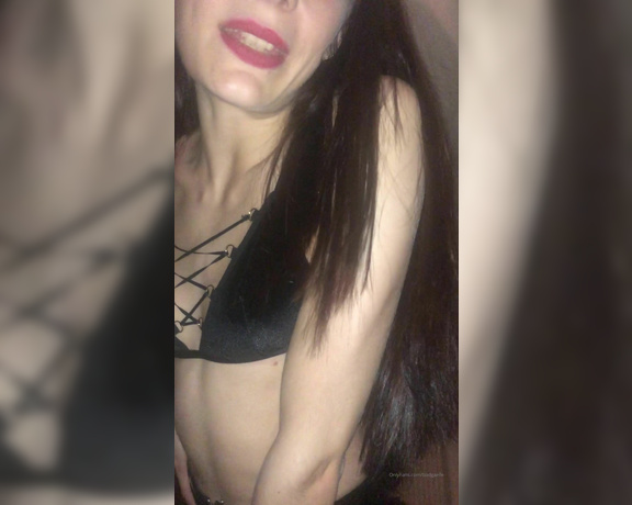 GoddessGaelle aka badgaelle OnlyFans - Branle toi sous mes ordres Comme une impression de s’tre fait laisser comme un con la fin,