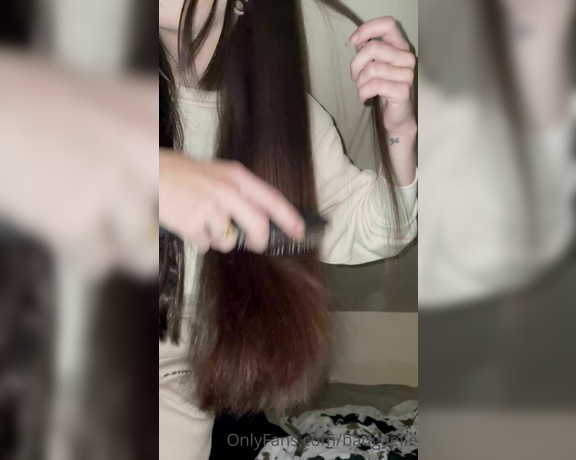 GoddessGaelle aka badgaelle OnlyFans - Hair fetish Laisse toi hypnotiser par mes cheveux soyeux