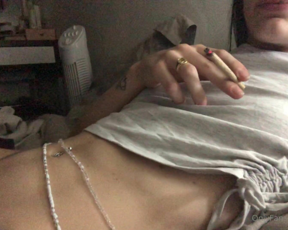 GoddessGaelle aka badgaelle OnlyFans - For smocker fetish