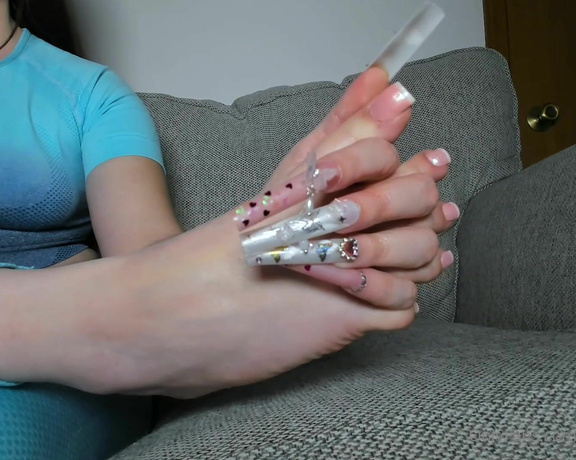 Mickee Springs aka mickeesprings OnlyFans - Look at how them toes spread