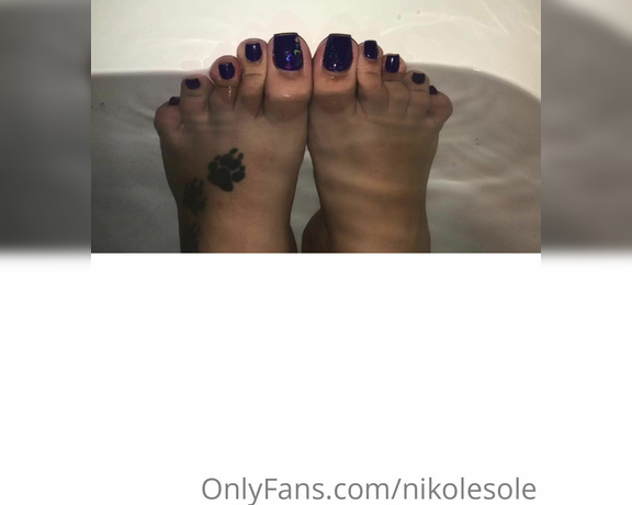 Prettynikkitoez aka prettynikkitoez OnlyFans - Bath time babes