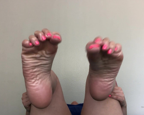 Prettynikkitoez aka prettynikkitoez OnlyFans - I had someone request a Toe Curl & Moan video! I know you will love this, don’t cum too fast!!!!