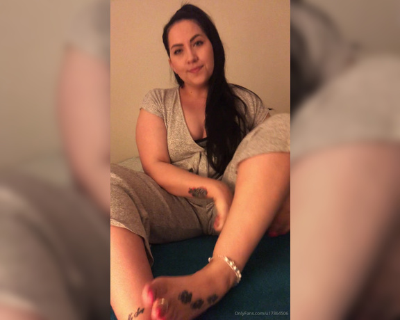 Prettynikkitoez aka prettynikkitoez OnlyFans - I had a request for more mean for those foot slave losers out there
