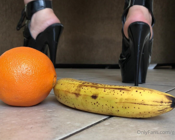 Prettynikkitoez aka prettynikkitoez OnlyFans - So, this is suppose to be my version on C&BT cock&ball stomping) but with fruit! I brought