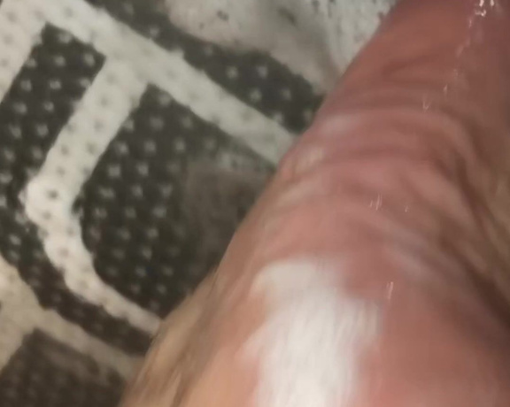 Prettynikkitoez aka prettynikkitoez OnlyFans - Scrub a dub dub