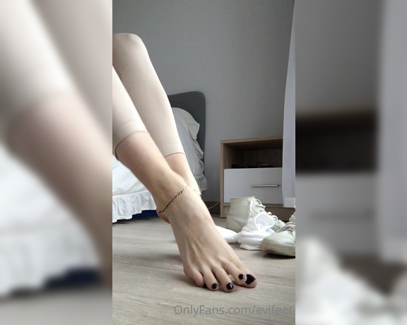 EviFeet aka evifeet OnlyFans - After gym Who wants to massage those cute feet