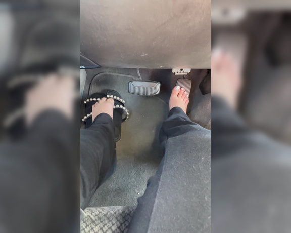 Goddess Ileene aka ileene2003 OnlyFans - Toes on the road Dming everyone back