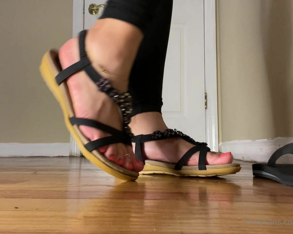 Jenniferxsanchez aka jenniferxsanchez OnlyFans - Raw unedited untouched clip of me sharing my new sandals! I hope you like the new pairs and more con