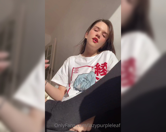 Lazypurpleleaf aka lazylittleleaf OnlyFans - It wasnt the smartest idea to worship my feet with makeup on My lipstick isnt tasty at all