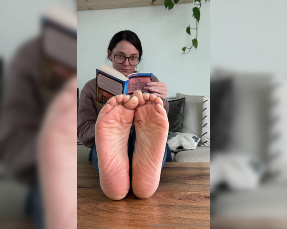 Mimisfeet1 aka u81134601 OnlyFans - Soles tease while I read my book