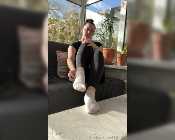 Mimisfeet1 aka u81134601 OnlyFans - Want to sniff my stinky white gym socks