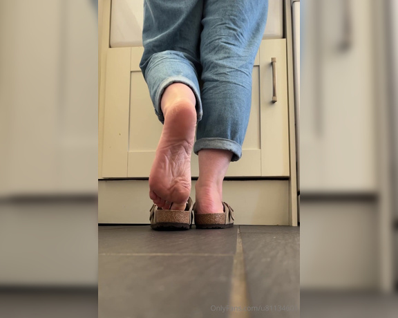 Mimisfeet1 aka u81134601 OnlyFans - Foot tease to get you perverts mouths watering while I do the dishes