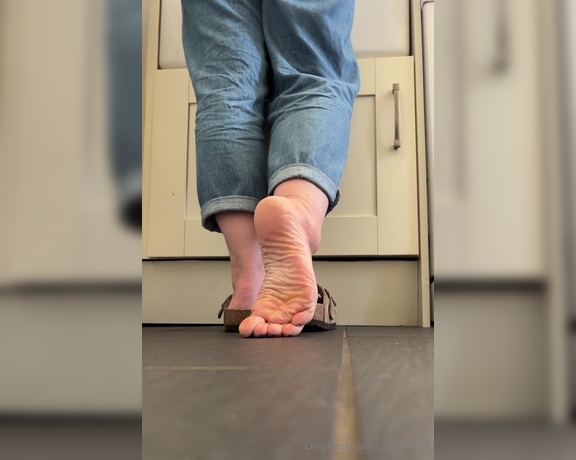 Mimisfeet1 aka u81134601 OnlyFans - Foot tease to get you perverts mouths watering while I do the dishes