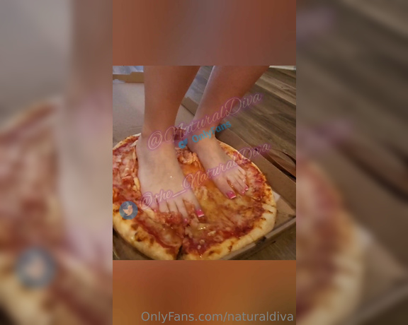 Natural Diva aka naturaldiva OnlyFans - Previously made clip I hope youre hungry heres your pizza! Message me for full version