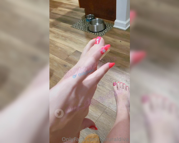 Natural Diva aka naturaldiva OnlyFans - New nails Do you like them Of course you do )