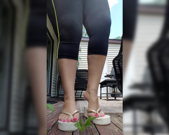 Lady Steph aka theladysteph OnlyFans - 612017 on the back porch cream foam wedge sandals and bright pink toes #vintageladysteph #theladyste