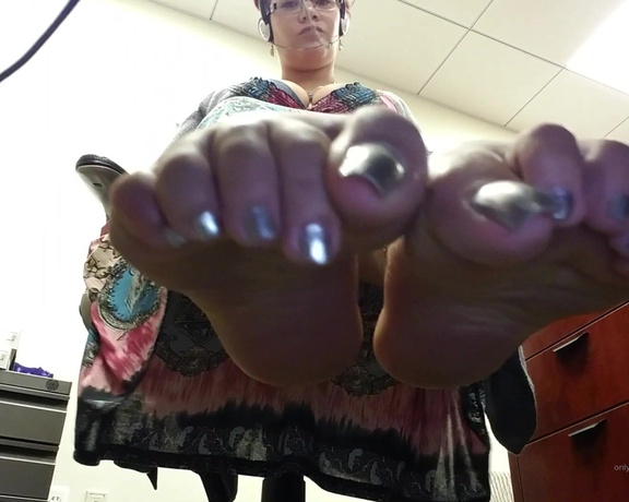 Lady Steph aka theladysteph OnlyFans - 10272016 Office Flashback This one looks super old Silver toes, you under my desk while I tease you