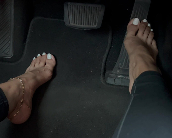 Alotoftiff aka alotoftiff OnlyFans - Driving barefoot with lots of pedal pumping!