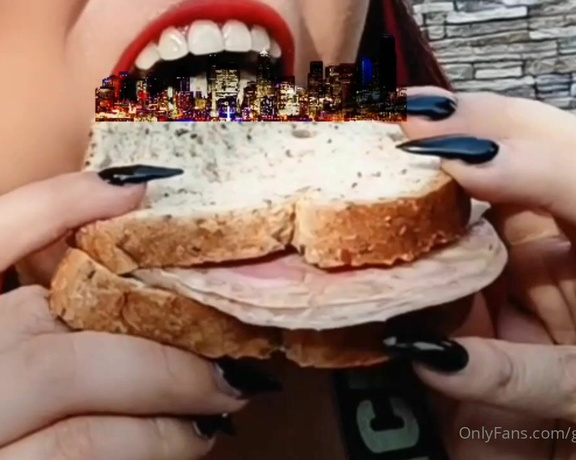 Giantess Debora aka giantess.debora OnlyFans - Small city in my sandwich ! What I have to door