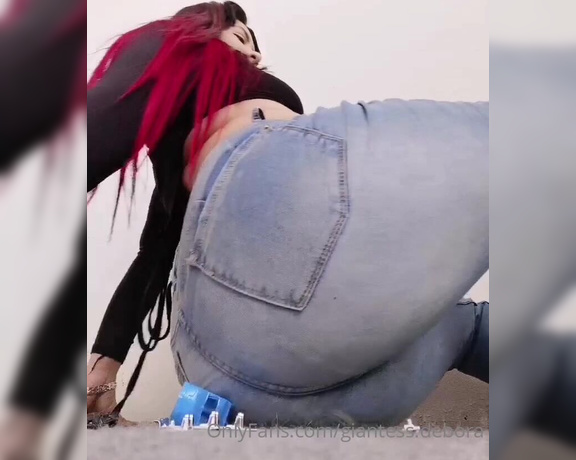 Giantess Debora aka giantess.debora OnlyFans - Crushing a tiny police my big boots and latn ass! Who wanna be the next! Full 4min vdeo