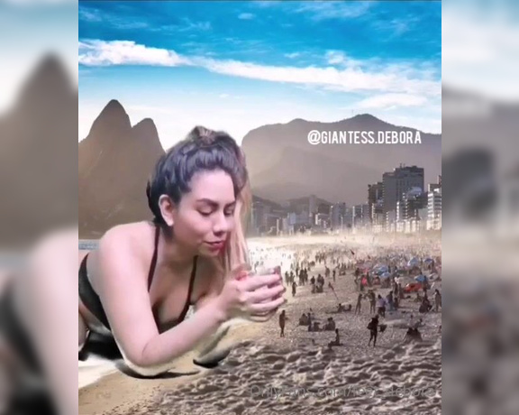 Giantess Debora aka giantess.debora OnlyFans - Giant woman in the beach Mujer giganta en la playa y su pequeo amor