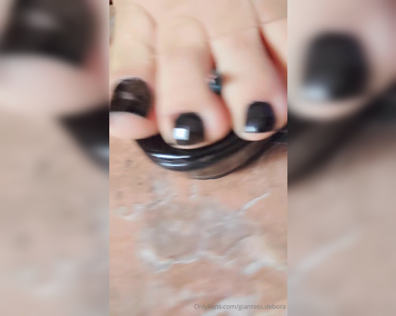 Giantess Debora aka giantess.debora OnlyFans - Reward custom vid for joining to my OF Shrinking I put you in my hight open heels