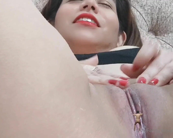 Giantess Debora aka giantess.debora OnlyFans - Dbora fulfills her boyfriends fantasy by shrinking him Full video 7min Dbora get mad because