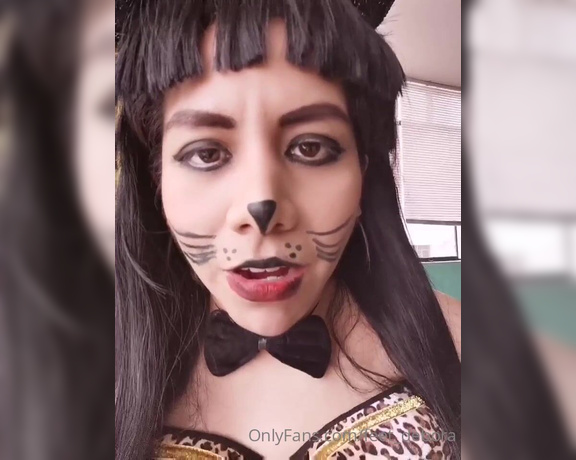 Giantess Debora aka giantess.debora OnlyFans - Licking cat vore, are you really scary Gatita vore, dime si ests realmente asustado luego