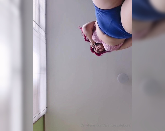 Giantess Debora aka giantess.debora OnlyFans - Reward video Gts unawre crush POV