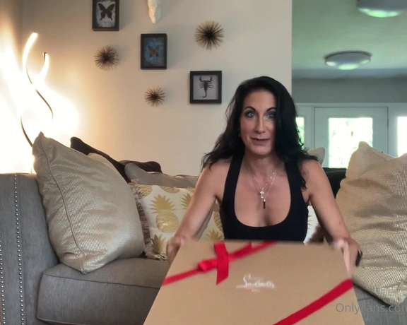 Temptress Raven Eve aka evetemptress OnlyFans - Opening My first expensive gift to Myself since starting in this business 7yrs ago Happy 7yr annive