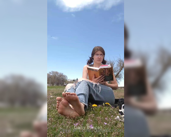 Daisy Duncan aka daisyduncan OnlyFans - Reading with oily soles at the park