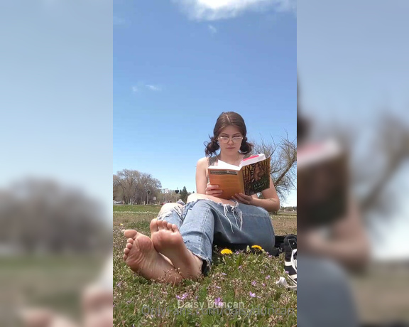 Daisy Duncan aka daisyduncan OnlyFans - Reading with oily soles at the park
