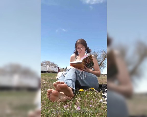 Daisy Duncan aka daisyduncan OnlyFans - Reading with oily soles at the park