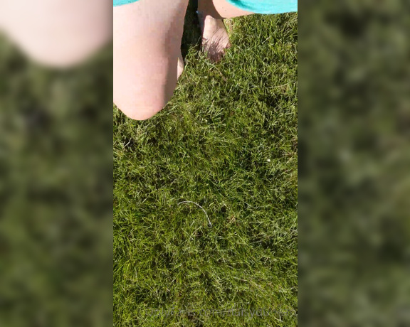 Daisy Duncan aka daisyduncan OnlyFans - My feet as I walked in the fluffy grass coming down from shroomsso peaceful and sweet