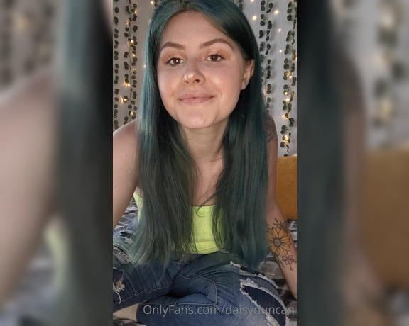 Daisy Duncan aka daisyduncan OnlyFans - Just a sexy sock removal and some sexy feet pics to fill your late nightearly morning