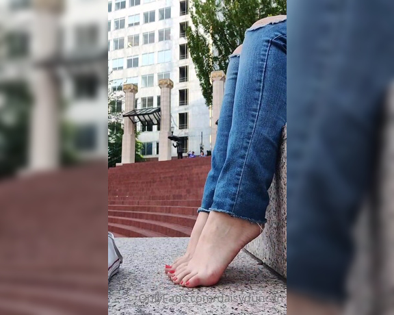 Daisy Duncan aka daisyduncan OnlyFans - Some videos of my feet while I was at a public park in Portland tip