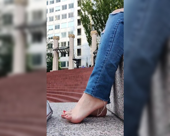 Daisy Duncan aka daisyduncan OnlyFans - Some videos of my feet while I was at a public park in Portland tip