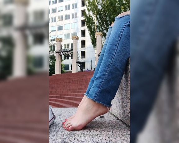 Daisy Duncan aka daisyduncan OnlyFans - Some videos of my feet while I was at a public park in Portland tip